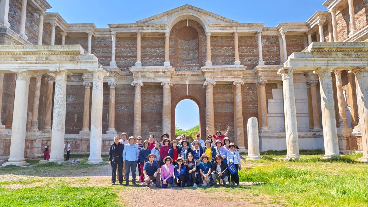 Tour group at the Sardis gymnasium ruins
